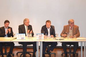 CAFYDMA entrega certificados a alumnos de cursos de capacitacion gratuita