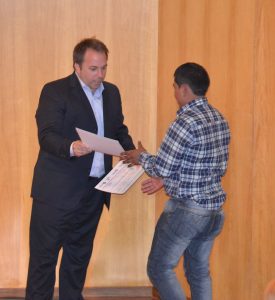 CAFYDMA entrega certificados a alumnos de cursos de capacitacion gratuita