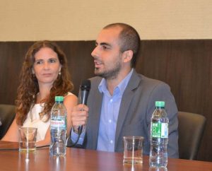 Entrega de certificados de aprobación de cursos en sede Cañitas de CAFYDMA