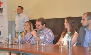 Entrega de certificados de aprobación de cursos en sede Cañitas de CAFYDMA